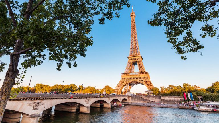 Eiffelovka dostane zlatý nátěr kvůli olympijským hrám v roce 2024
