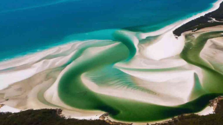 Akvarelová pláž australského souostroví Whitehaven Beach