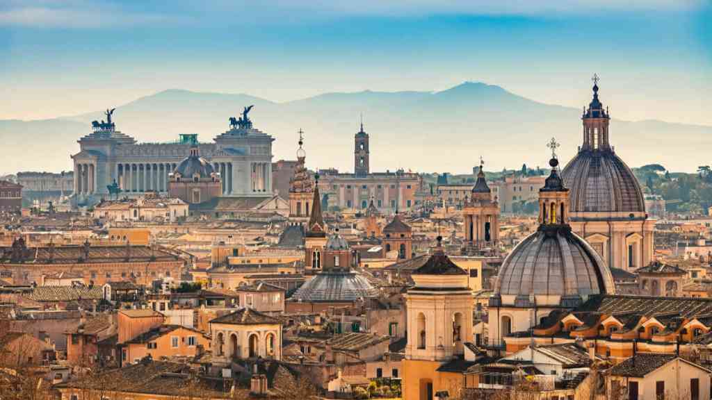 Itálie, země v jižní Evropě, je jedním z nejkrásnějších a nejznámějších turistických cílů na světě. Tato kouzelná země, která se rozkládá na Apeninském poloostrově, je bohatá na historii, kulturu, umění a gastronomii.