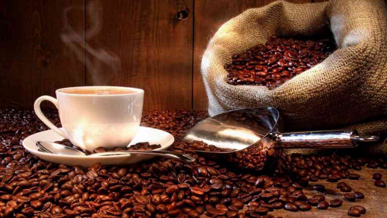 Káva – Prozkoumání půvabu černého elixíru, který spojuje svět