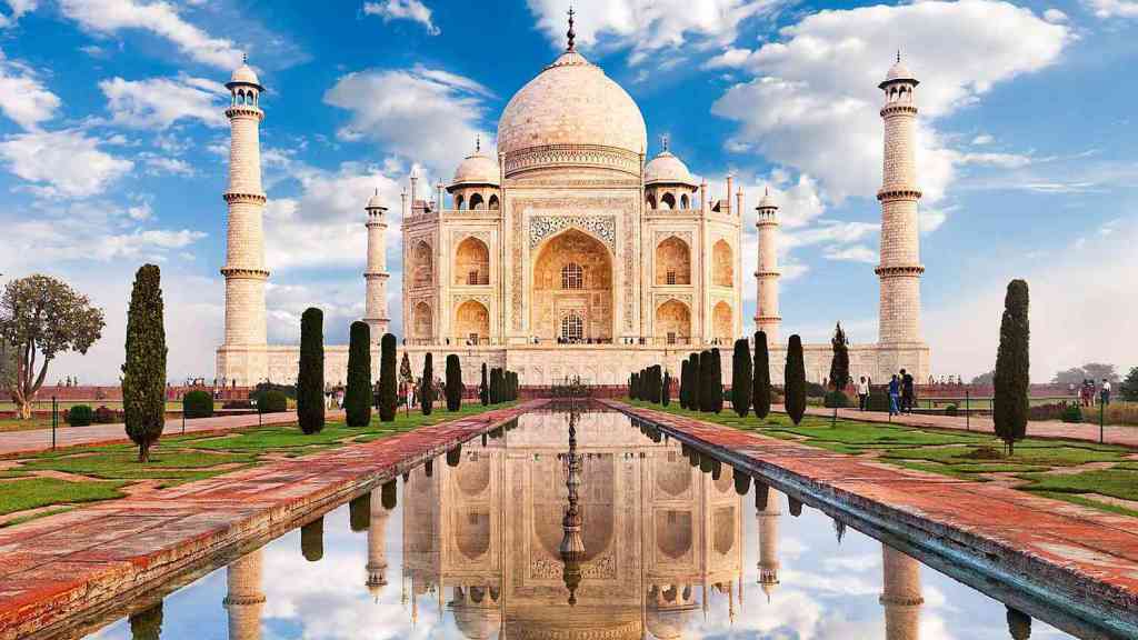 Tádž Mahal, jasná perla a symbol lásky, je jedním z nejúžasnějších architektonických divů naší planety.