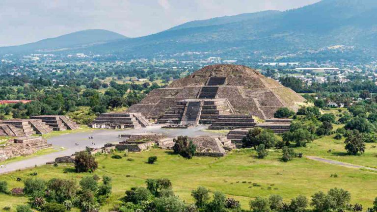 Teotihuacan – Ztracené město bohů a pyramid
