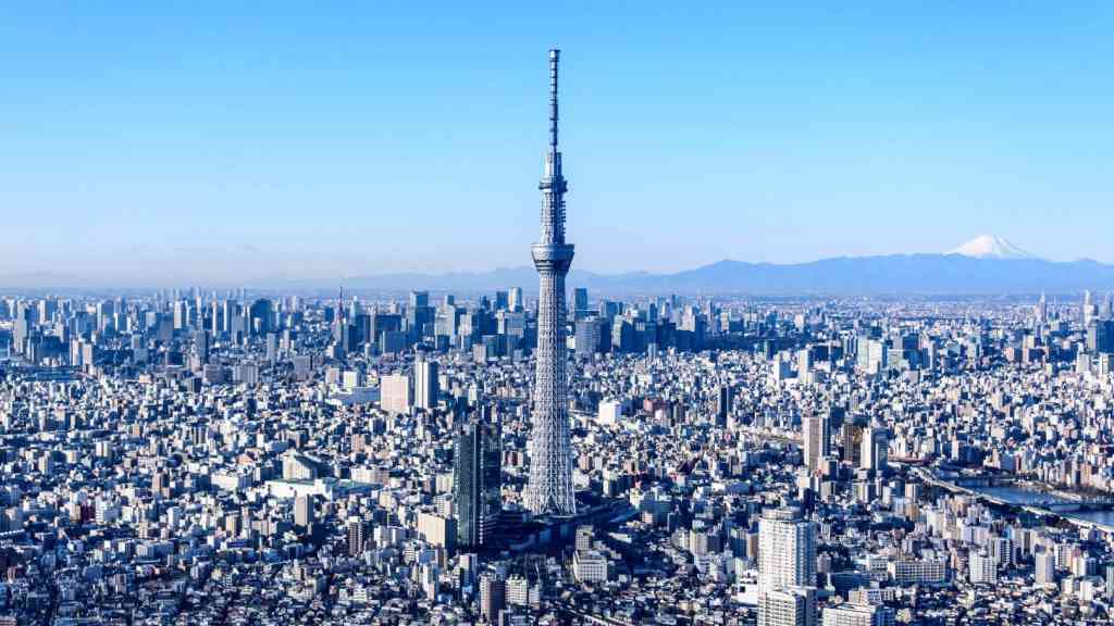 V samém srdci Japonské metropole Tokyo, kde modernita a tradice splynuly do jedinečného urbanistického panoramatu, vystupuje nad všechny okolní budovy a mrakodrapy jedinečná stavba – Tokyo Skytree.